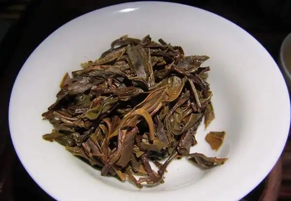 為什么普洱茶的葉底會出現(xiàn)紅梗？